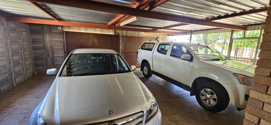 4 Bedroom Property for Sale in Carters Glen Northern Cape